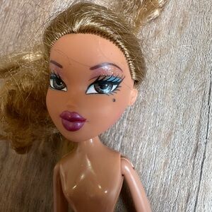 2001 Bratz Doll with shoes - beauty mark